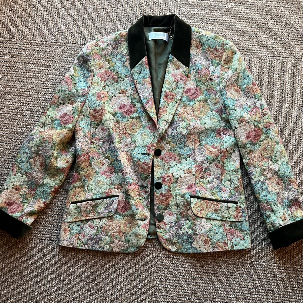 Yarell brand floral blazer jacket 
Great condition, never worn